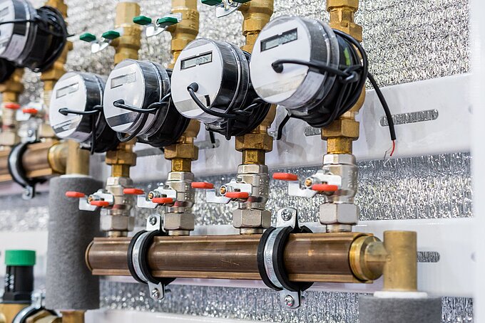 Completely Contactless Monitoring of Liquids and Gases