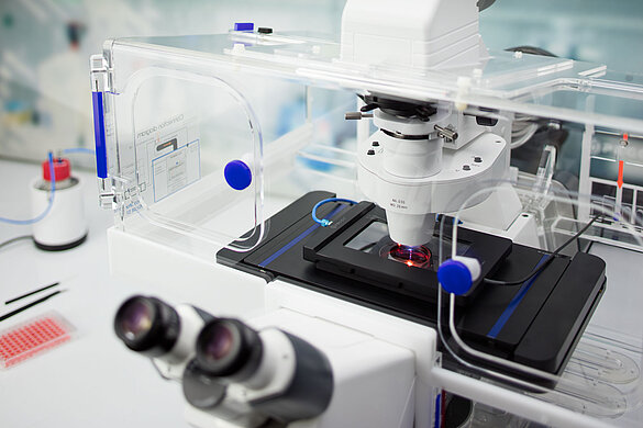 The XY stage with PILine® technology ensures fast probing scans in microscopy